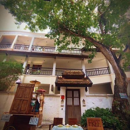 La Maison Verte Hostel Chiang Mai Bagian luar foto