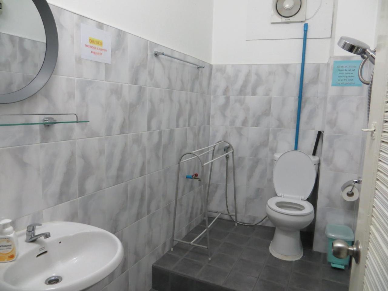 La Maison Verte Hostel Chiang Mai Bagian luar foto